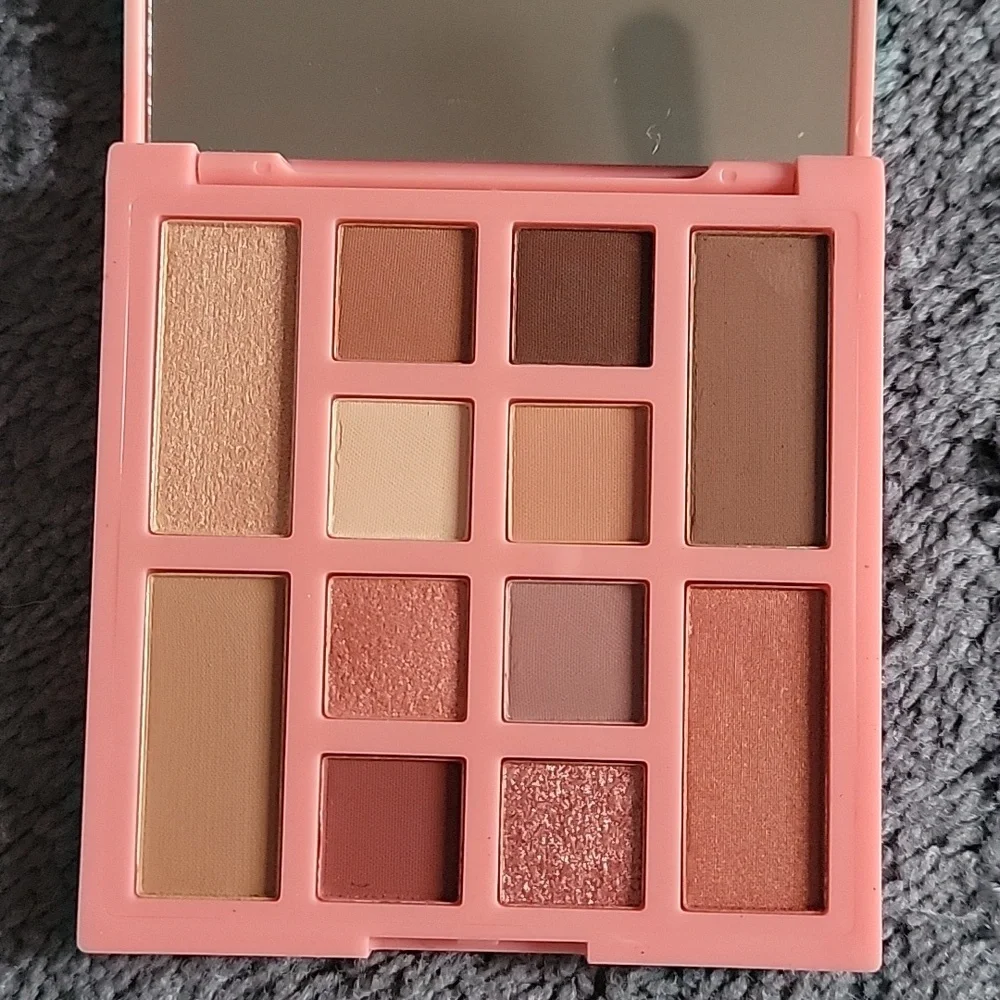 Ciate London Everyday Vacay Makeup Pallette. New with mirror. NWOT